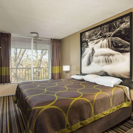 Super 8 By Wyndham Sevierville Riverside Dış mekan fotoğraf