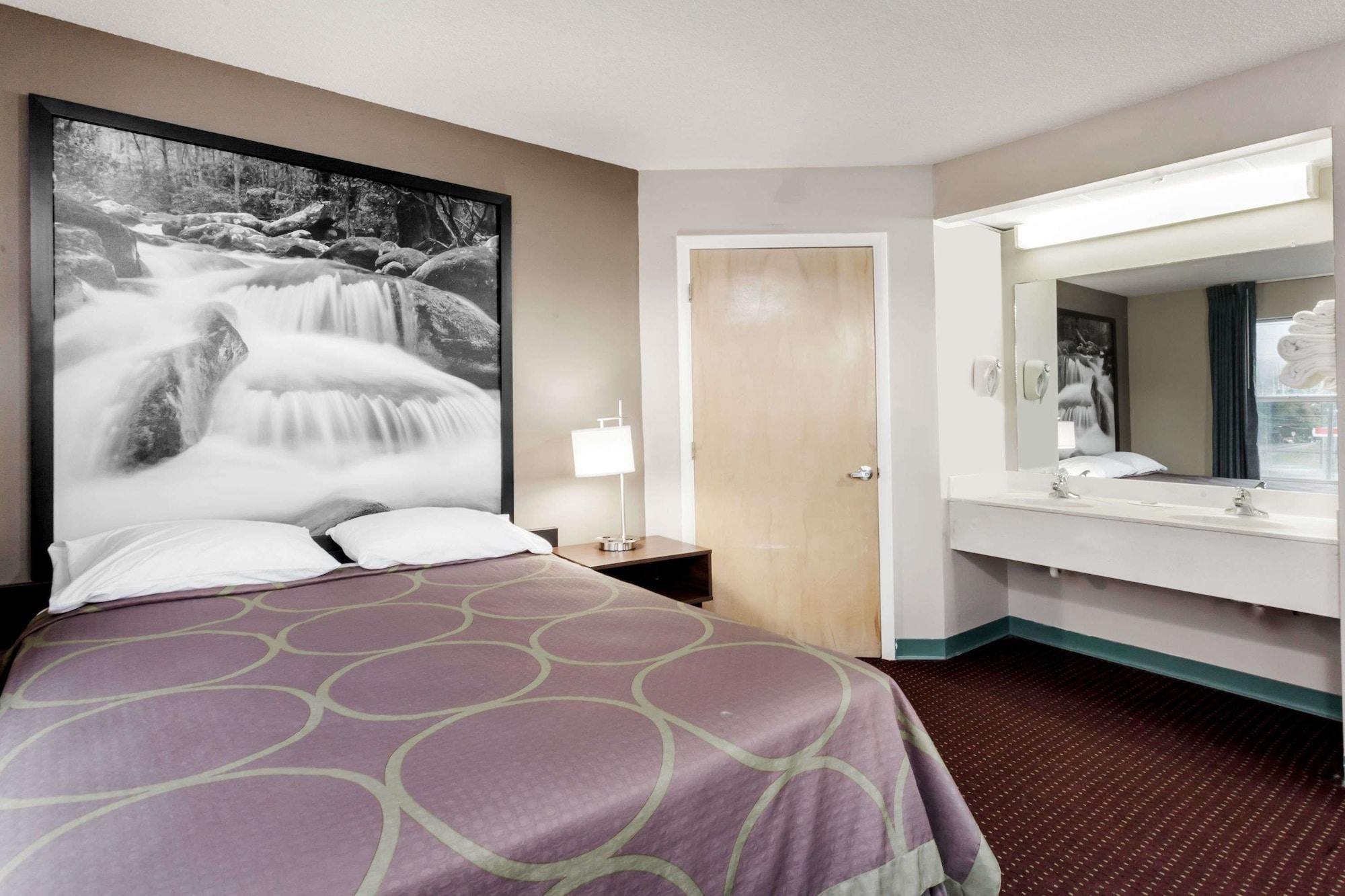 Super 8 By Wyndham Sevierville Riverside Dış mekan fotoğraf