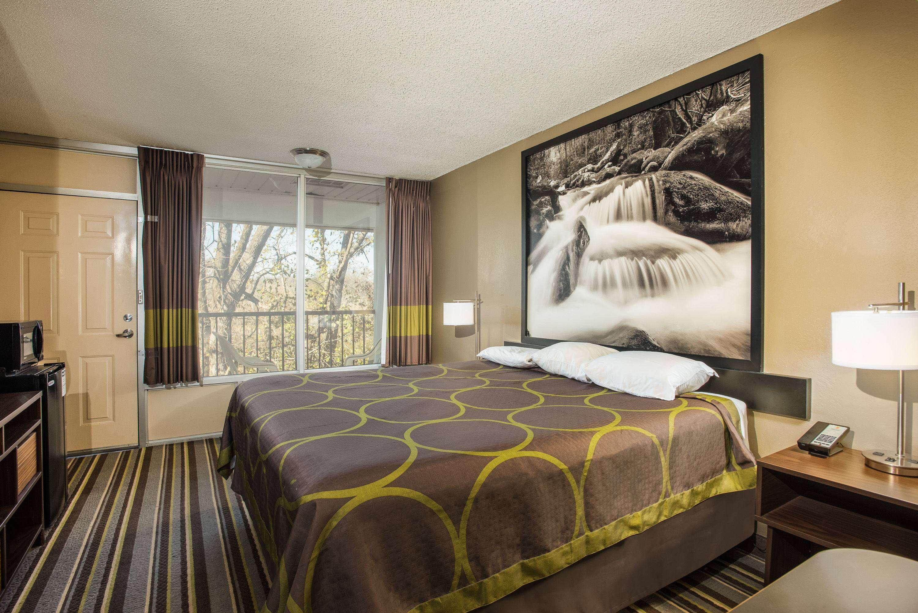Super 8 By Wyndham Sevierville Riverside Dış mekan fotoğraf