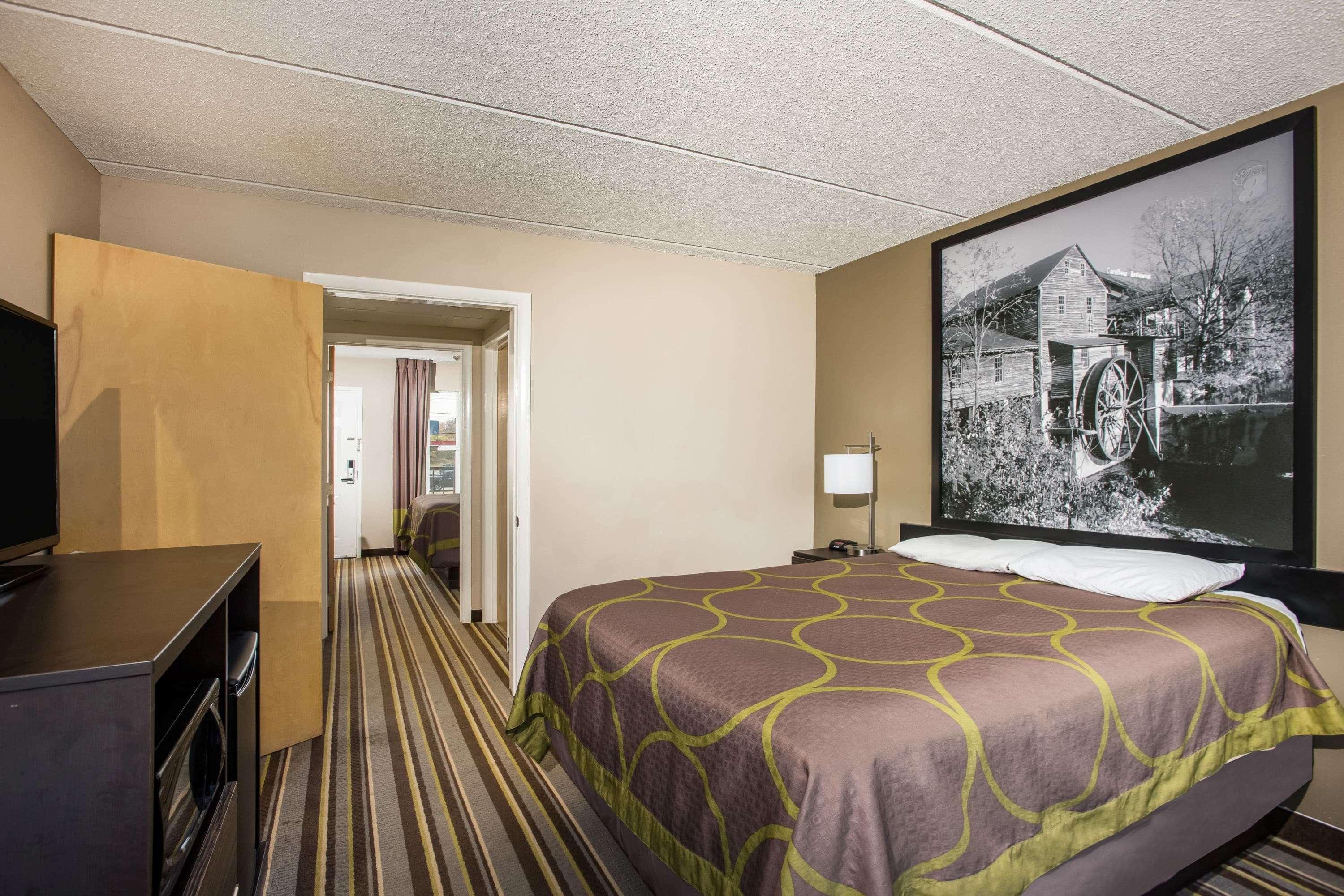 Super 8 By Wyndham Sevierville Riverside Dış mekan fotoğraf