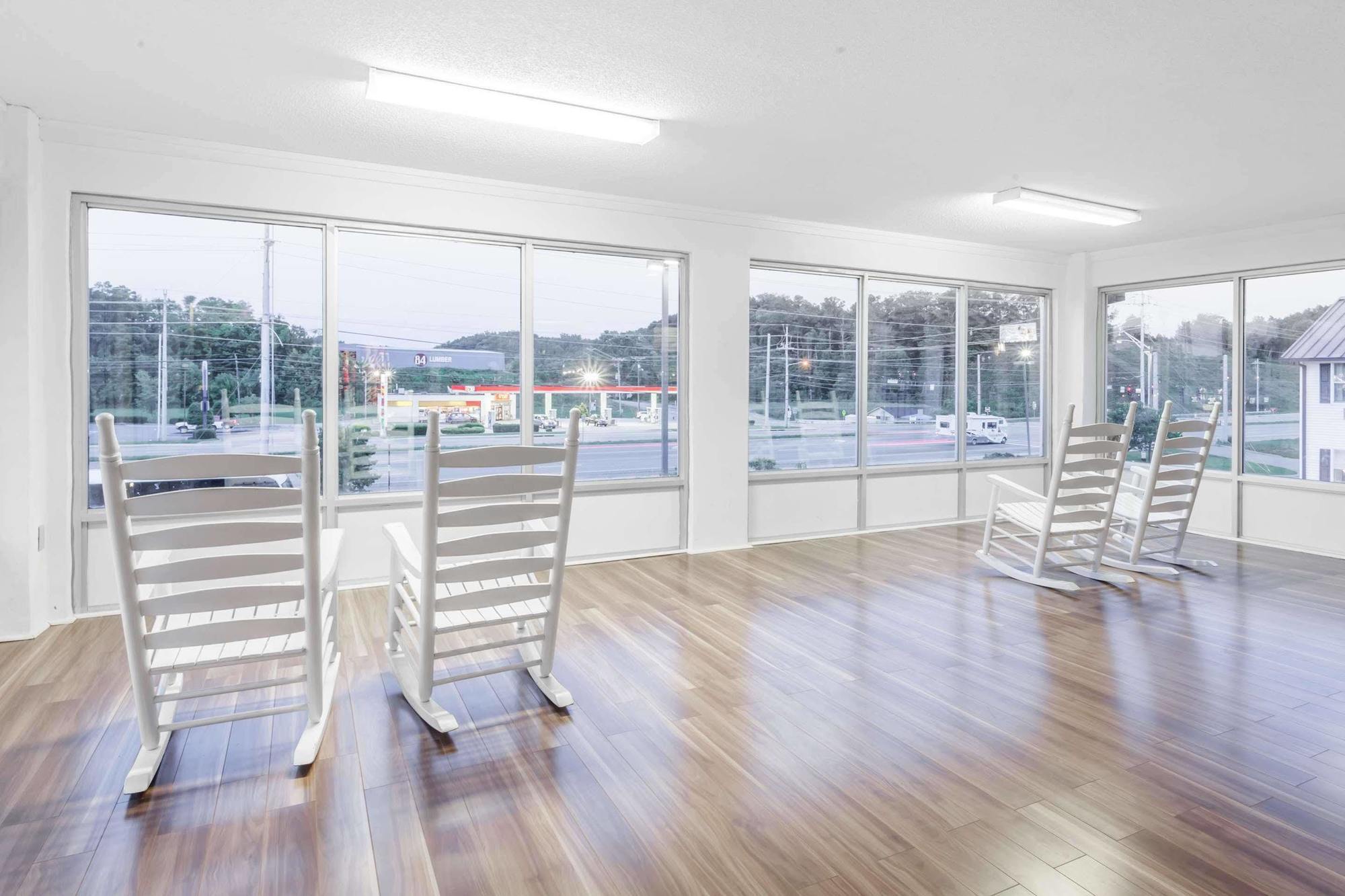 Super 8 By Wyndham Sevierville Riverside Dış mekan fotoğraf