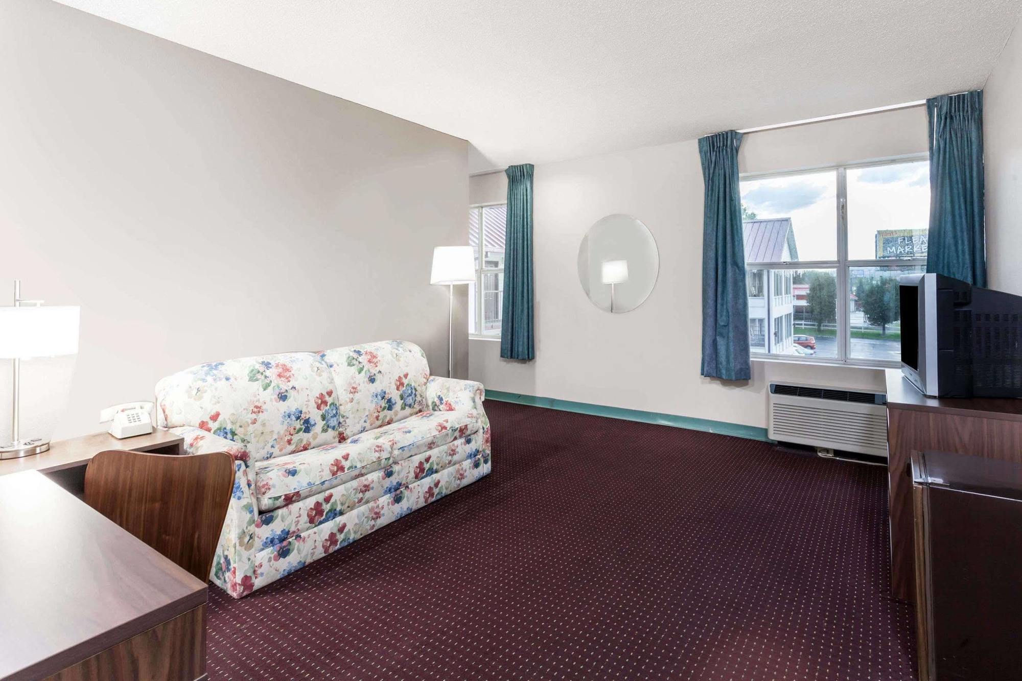 Super 8 By Wyndham Sevierville Riverside Dış mekan fotoğraf